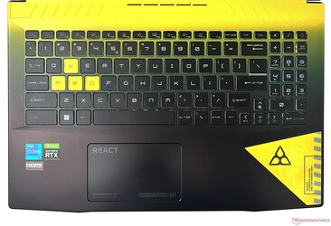 MSI Crosshair 15 R6E använder en tematisk tangentbordsdesign