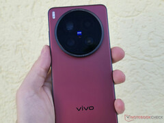 Vivo X200 Ultras batteritid imponerade på oss redan när vi testade enheten under sommaren. (Bildkälla: Notebookcheck)