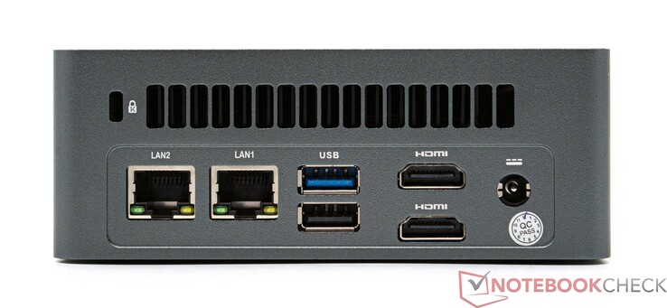 Bakre: 2x 2,5G LAN, 1x USB 3.2, 1x USB 2.0, 2x HDMI 2.0 nätanslutning (12 V; 5 A)
