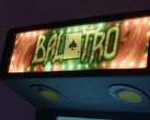 Balatro-logotypen på en arkadmaskin