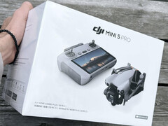 DJI har tydligen redan börjat skicka Mini 5 Pro-återförsäljarenheter till influencers. (Bildkälla: Reddit)