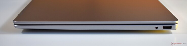 höger: 3.5mm ljud, USB-A 3.2 Gen 1