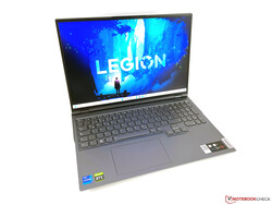 I granskning: Lenovo Legion 5 Pro 16 G7. Recensionsenhet från Campuspoint.