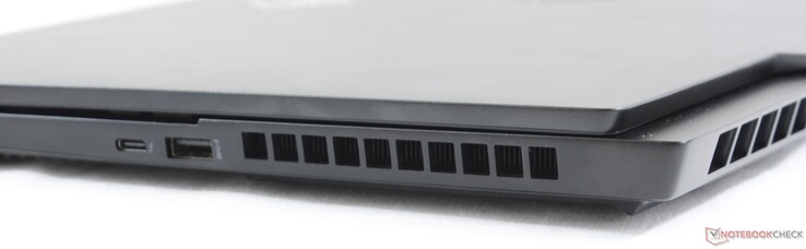 Höger: USB Typ-C +Thunderbolt 3, USB 3.1 Typ-A
