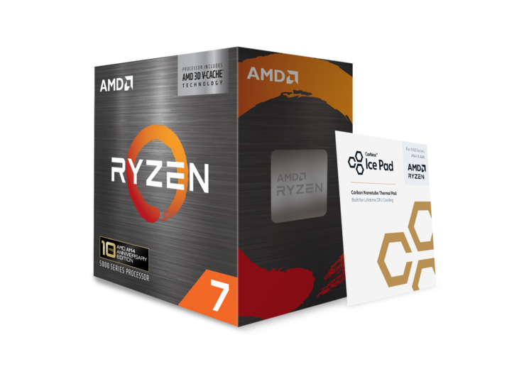 AMD Ryzen 7 5800X3D med en värmedyna som levereras tillsammans med processorn.