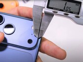 Hållbarhetstestaren Zack Nelson säger att "Scratchgate" på iPhone 17 Pro är verkligt och uteslutande är Apple's fel. (Bildkälla: JerryRigEverything)