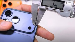 Hållbarhetstestaren Zack Nelson säger att &quot;Scratchgate&quot; på iPhone 17 Pro är verkligt och uteslutande är Apple&#039;s fel. (Bildkälla: JerryRigEverything)