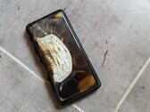 Google Pixel 6a:s batteri kan fortfarande utgöra en brandrisk trots uppdateringen. (Bildkälla: footymanageraddict, Reddit)