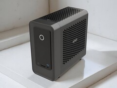 Zotac ZBox Magnus One SFF gaming PC har en RTX 5070 Ti GPU och Core Ultra 7 265 CPU. (Bildkälla: Zotac via ITHome, redigerad)