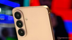 Enligt en rapport från Korea har Samsung bekräftat att Galaxy S27 Ultra endast kommer att ha ett system med tre kameror.