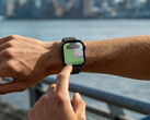 Watch Hyper har ett dubbelbands-GPS-system. På bilden: smartklockan med en karta på skärmen.