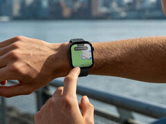 Watch Hyper har ett dubbelbands-GPS-system. På bilden: smartklockan med en karta på skärmen.
