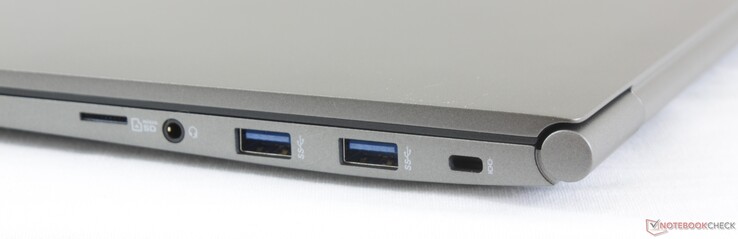 Höger: MicroSD, 3.5 mm ljudanslutning, 2x USB 3.1 Typ A, Kensington-lås