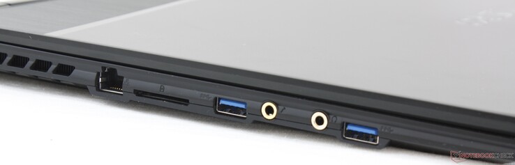 Vänster: Gigabit RJ-45, SD-kortläsare, 2x USB 3.1 Typ A, 3.5 mm mikrofon, 3.5 mm hörlurar