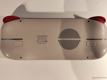 Det finns en accentremsa och två knappar på baksidan