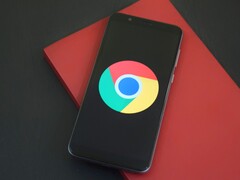 Smartphone som visar Google Chrome-logotypen, för att illustrera GLM-5.3 och en Chrome-exploit