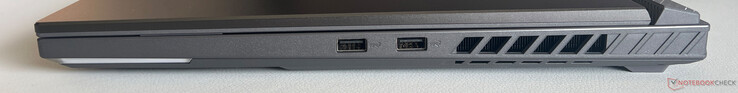Höger: 2x USB-A 3.2 Gen.2 (10 GBit/s)