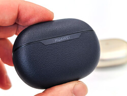 Mörkblå med strukturerad yta