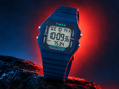 Klockan Timex TW5M55700JQ har ett åttkantigt 40 mm hölje i harts