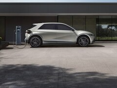 Vy från höger sida av Hyundai IONIQ 5