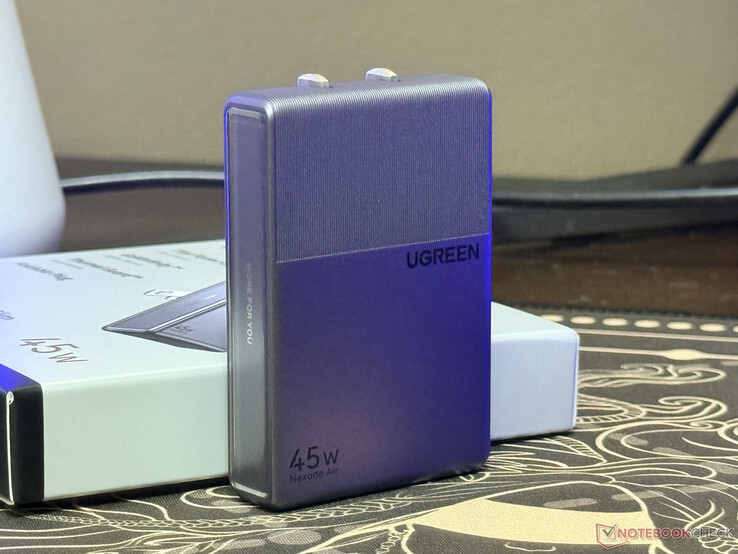 Ugreen Nexode Air 45W Slim-laddaren, förutom sin minimalistiska förpackning