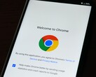 Smartphone som visar välkomstskärmen för Google Chrome med Chrome-logotypen