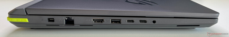 Vänster: ström, Ethernet (2,5 Gbit/s), HDMI 2.1 FRL, USB-A 3.2 Gen.2 (10 Gbit/s), 2x USB-C 4.0 med Thunderbolt 5 (120 Gbit/s, DisplayPort ALT-läge, Power Delivery), 3,5 mm ljud