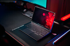 XMG Neo 16 A25 (bildkälla: Notebookcheck)