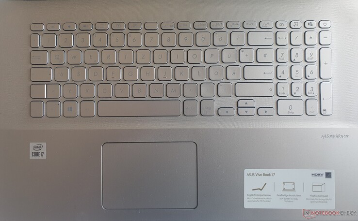 Asus VivoBook 17: Tangenternas etiketter är svåra att läsa (grått på silver)