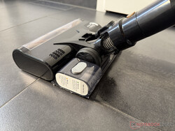 Vattentanken och moppdynan fästs på baksidan av golvhuvudet.