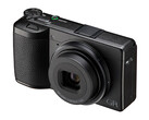 Ricoh lanserar den kompakta digitalkameran GR IV med 28 mm objektiv. (Bildkälla: Ricoh)