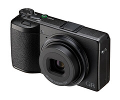 Ricoh lanserar den kompakta digitalkameran GR IV med 28 mm objektiv. (Bildkälla: Ricoh)