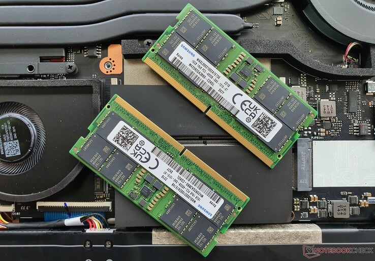 Konfiguration med två kanaler: 2x 16 GB DDR5-4800 RAM-minne (enkel rangordning)
