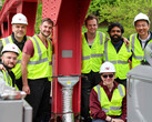 Medlemmar av UMass Amherst och MIT:s forskarlag på reparationsplatsen i Great Barrington (Bildkälla: UMass Amherst)