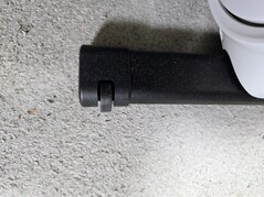 Minitränaren är lätt att manövrera tack vare rullarna på tvärstången