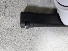 Minitränaren är lätt att manövrera tack vare rullarna på tvärstången