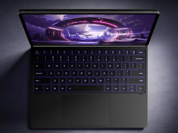 Lenovo Y900 13:s tillvalstangentbord har RGB-bakgrundsbelysning och en styrplatta.