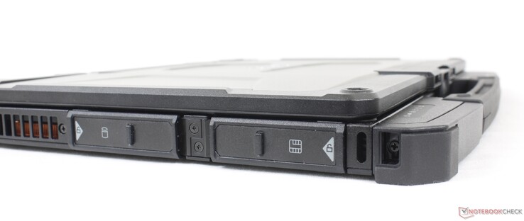 Vänster: Stylushållare, löstagbar M.2 2280 NVMe SSD (standard), löstagbar M.2 2280 SATA SSD (tillval), Smart Card-läsare