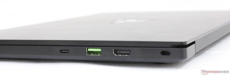 Höger: USB-C 3.2 Gen. 2 med DisplayPort 1.4 och Power Delivery, USB-A 3.2 Gen. 2, HDMI 2.1, Kensington-lås