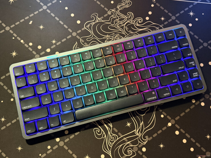 Akko Air 01 med RGB-belysning påslagen