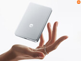 UltraThin Magnetic Power Bank med en kapacitet på 10.000 mAh kostar cirka 51 USD i Kina. På bilden: en reklambild som visar dess tunna och lätta design.
