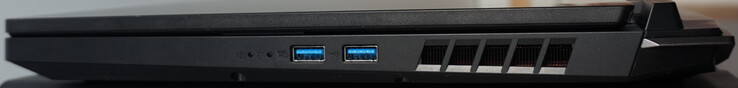 Höger portar: 2 x USB-A (10 Gbit/s)