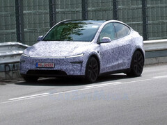 Tesla Model Y Performance trim 2026 på racerbanan Nürburgring. (Bildkälla: CarSpy/YT)