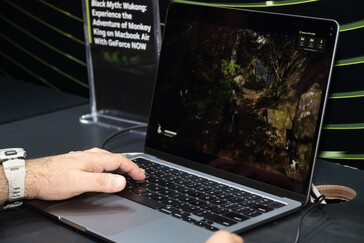 Black Myth: Wukong körs via GFN på en Apple MacBook Air