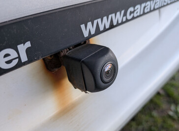 Backkameran började falla ur sitt hölje efter cirka 6 månaders användning