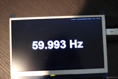Åtminstone körs den på 60Hz och har ingen märkbar inmatningsfördröjning