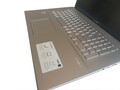 Asus VivoBook 17 F712JA bärbar dator med Full-HD IPS och passiv kylning
