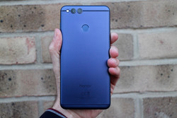 Honor 7X kommer med högkvalitativ konstruktionskvalitet och design. (Källa: Digital Trends)