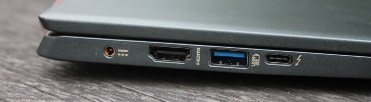 Vänster: Ström, HDMI, USB-A 3.1, USB-C (Thunderbolt)