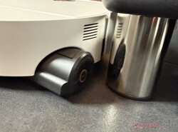 Den utdragbara rullmoppen ger en i stort sett kantfri rengöring.